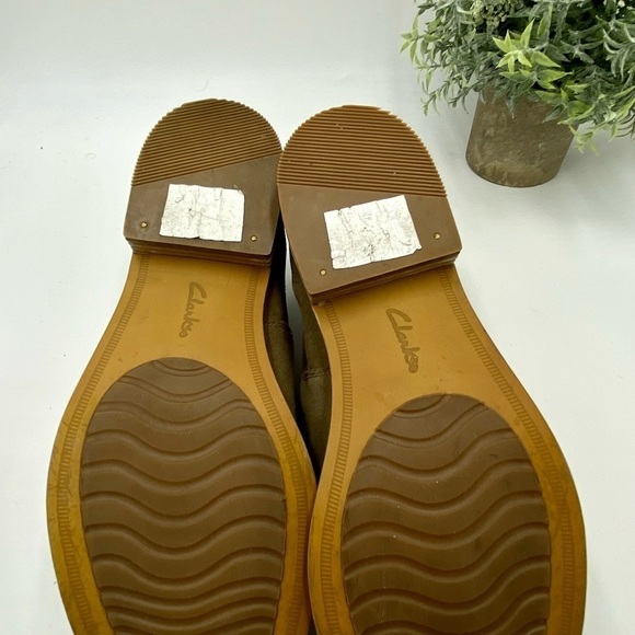 Clarks‎ Trish Chelsea Sz 9.5-M, suede upper, comfort footbed - Picture 7 of 15